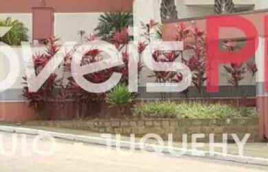 Imagem 2: Reformado, ao lado do CD do GPA