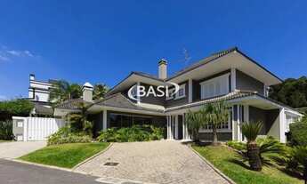 Imagem 4: Casa em condomínio com terreno amplo e piscina