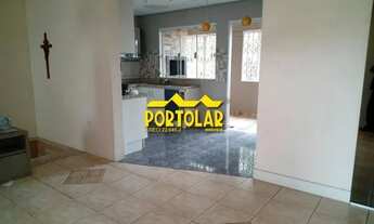 Imagem 5: Casa, em piso superior (segundo pavimento), com dois dormitórios, sala com lareira, sacada