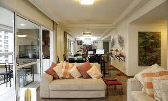 Imagem 3: Apartamento no Panamby com 3 suites e 3 vagas de garagem com 138m2