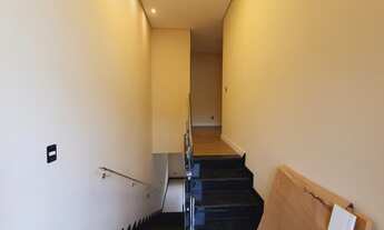 Imagem 3: Linda Casa à Venda com 3 dormitórios, sendo 1 suíte, Área Gourmet e Piscina, Residencial