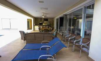 Imagem 3: Casa de condomínio para venda possui 545 metros quadrados com 4 quartos