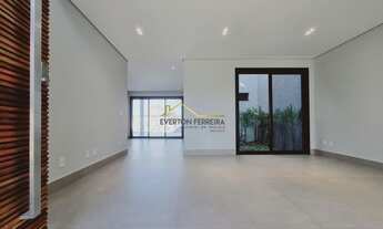 Imagem 4: Sobrado com 4 Suítes, sendo 1 no Piso Térreo, e Suíte Master com Closet e Banheira, Piscin