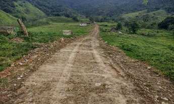 Imagem: Terreno com vista panorâmica da Serra da