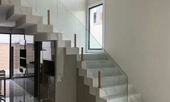 Imagem 2: Linda casa com acabamento de primeira, com 3 quartos sendo 3 suites e 2 vagas de garagem à