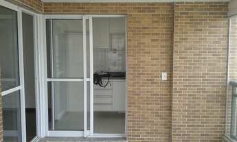 Imagem 5: Apartamento com 2 quartos sendo uma suíte, 1 vaga na garagem, sala com sacada fechada com