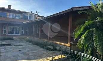 Imagem 6: Linda e Espaçosa Casa Disponível para venda!