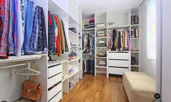 Imagem 5: Casa para venda possui 289 metros quadrados com 4 quartos em Jardim Botânico - Porto Alegr