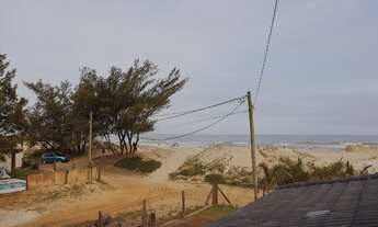 Imagem 3: Casa com Piscina e pé na areia em passo de torres