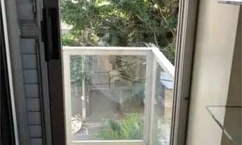 Imagem 6: Claro, amplo, um por andar. Rua tranquila, próximo ao Clube Pinheiros