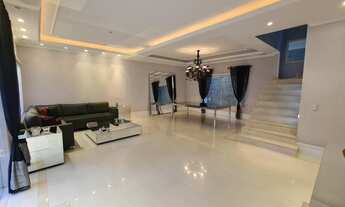 Imagem 2: OPORTUNIDADE ÚNICA! LUXUOSA CASA 5 SUÍTES, PISCINA COM SAUNA E CASCATA, SALA AMPLA, ÁREA G