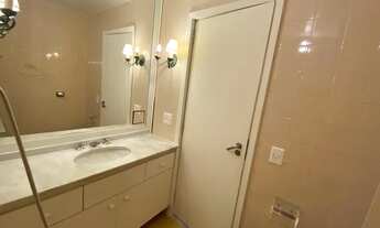 Imagem 6: Apartamento para aluguel tem 135 m2 na quadra da praia no Leblon 3 quartos