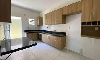 Imagem 2: Belíssima casa ampla com 3 quartos bem conservada