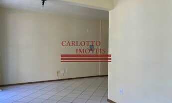 Imagem 5: Kitnet/conjugado para locação a 01 quadra da Avenida Brasil, de frente e com sacada