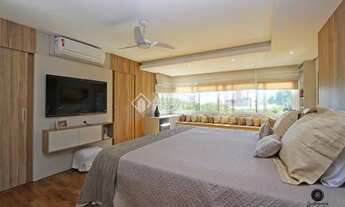 Imagem 2: Casa para venda possui 289 metros quadrados com 4 quartos em Jardim Botânico - Porto Alegr