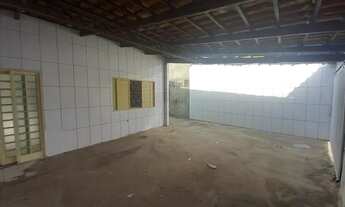 Imagem 2: Casa para venda com 180 metros quadrados com 3 quartos