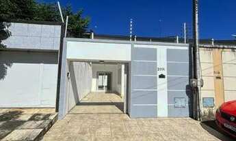 Imagem 3: Casa duplex para locação com móveis projetados e cortina nos quartos
