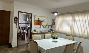 Imagem 2: Linda casa a venda e em ótima localização, contando com 3 quartos todos com armários e um