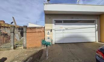 Imagem 2: Casa padrão à venda em São Carlos: 2 dormitórios, suíte e 2 garagens