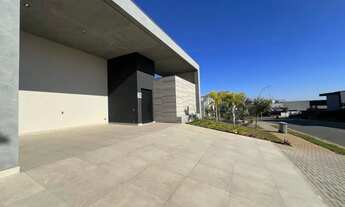 Imagem 2: Exclusiva Casa Térrea com 4 Suítes e Piscina no Alphaville Nova Esplanada 3