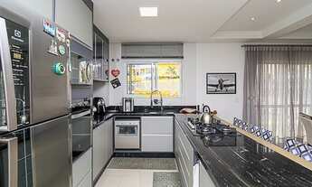 Imagem 2: Casa de esquina com amplo quintal, 3 suítes, rico em móveis planejados (tudo novinho de pr