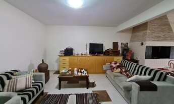 Imagem 3: Casa para Venda no bairro Centro em Balneário Camboriú, 5 quartos sendo 1 suíte, 4 vagas