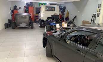 Imagem 2: Um Lindíssimo Sobrado com Suíte master, 10 Vagas - 232M² de área construída no Jd. da Glór