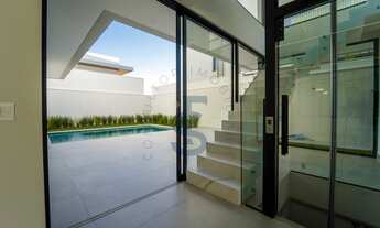 Imagem 5: Sobrado em condominio na Zona Sul com móveis planejados e elevador instalado