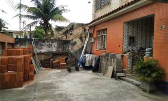 Imagem 3: Terreno amplo com casas, kitnets e quartos