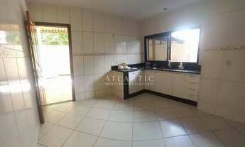 Imagem 6: Casa espaçosa de 3 quartos com ampla área externa, próximo ao Shopping Boulevard