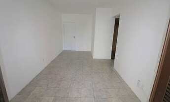 Imagem 4: Apartamento com 2 quartos, wc social, dependência completa de empregada, varanda, 1 vaga