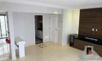 Imagem: REGIÃO ARBORIZADA, APTO REPLETO DE ARMÁRIOS