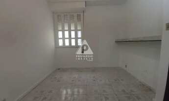 Imagem 3: Quarto e sala em rua cobiçada na quadra da praia!