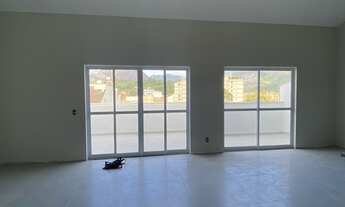 Imagem: Cobertura nova de frente, com 3 suítes