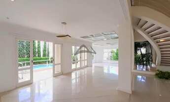 Imagem 4: Casa de condomínio sobrado para aluguel tem 330 metros quadrados com 4 quartos