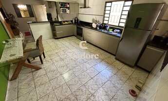 Imagem 2: Casa à venda no Guarani com 2/4 e edícula com churrasqueira