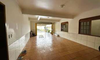 Imagem 2: Ampla Residência Comercial no Bairro Salgado Filho: Conforto e Versatilidade no Centro de