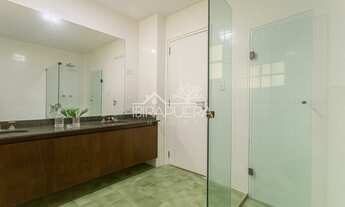 Imagem 4: Amplo apartamento de 237m2 com 4 dormitórios sendo 1 suite e 2 vagas em Higienópolis, São