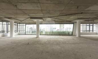 Imagem 2: Apartamento à venda, 575 m² área útil, 4 suítes, 5 salas, 7 banheiros e 6 vagas de garagem