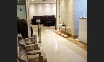 Imagem: 6 vagas 08 salas, uma ampla sala de espera