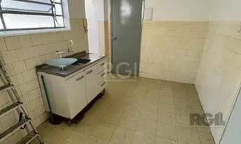 Imagem 5: Apartamento de dois dormitórios, banheiro e sala no bairro da Azenha em Porto Alegre