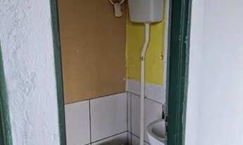 Imagem 2: Duas salas comerciais com dois banheiros e área coberta na entrada