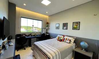 Imagem 4: Belíssima Casa em Condomínio Fechado com 267m² / 3 Suítes com Closet / Lazer Privativo com