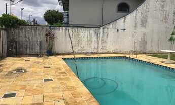 Imagem 3: Terreno com piscina para eventos