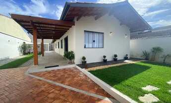 Imagem 2: Ubatuba, Centro- Belíssima casa com piscina, de 3 dormitórios para locação temporária!