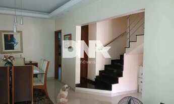 Imagem: Casa de rua Triplex / Residencial / Praça