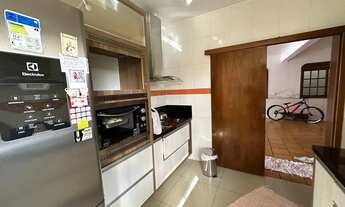 Imagem 5: Ampla Residência Comercial no Bairro Salgado Filho: Conforto e Versatilidade no Centro de