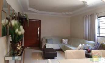 Imagem 2: Casa térrea com piscina