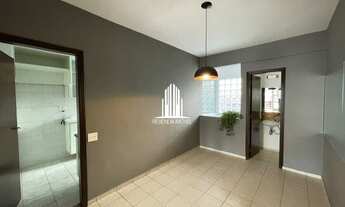 Imagem 5: Casa em condomínio fechado, com três pavimentos. Sendo, Térreo: 2 garagens, dependências d