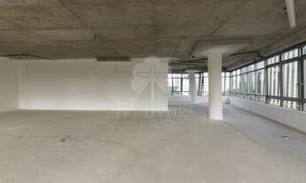 Imagem 3: Apartamento à venda, 575 m² área útil, 4 suítes, 5 salas, 7 banheiros e 6 vagas de garagem